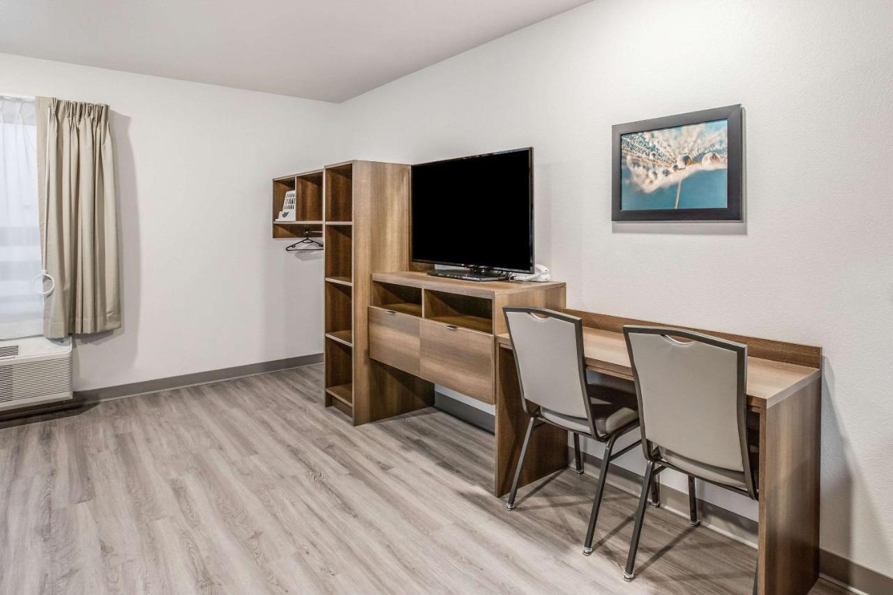 Woodspring Suites Detroit Farmington Hills Exterior photo