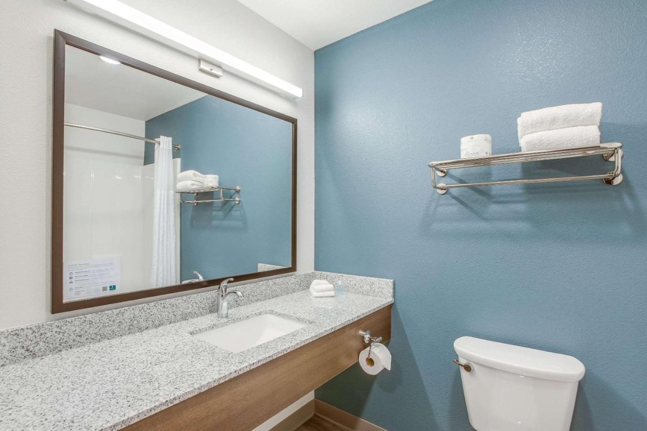 Woodspring Suites Detroit Farmington Hills Exterior photo