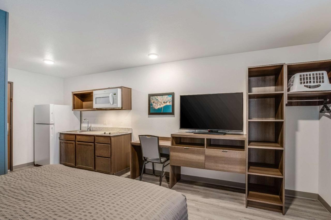 Woodspring Suites Detroit Farmington Hills Exterior photo