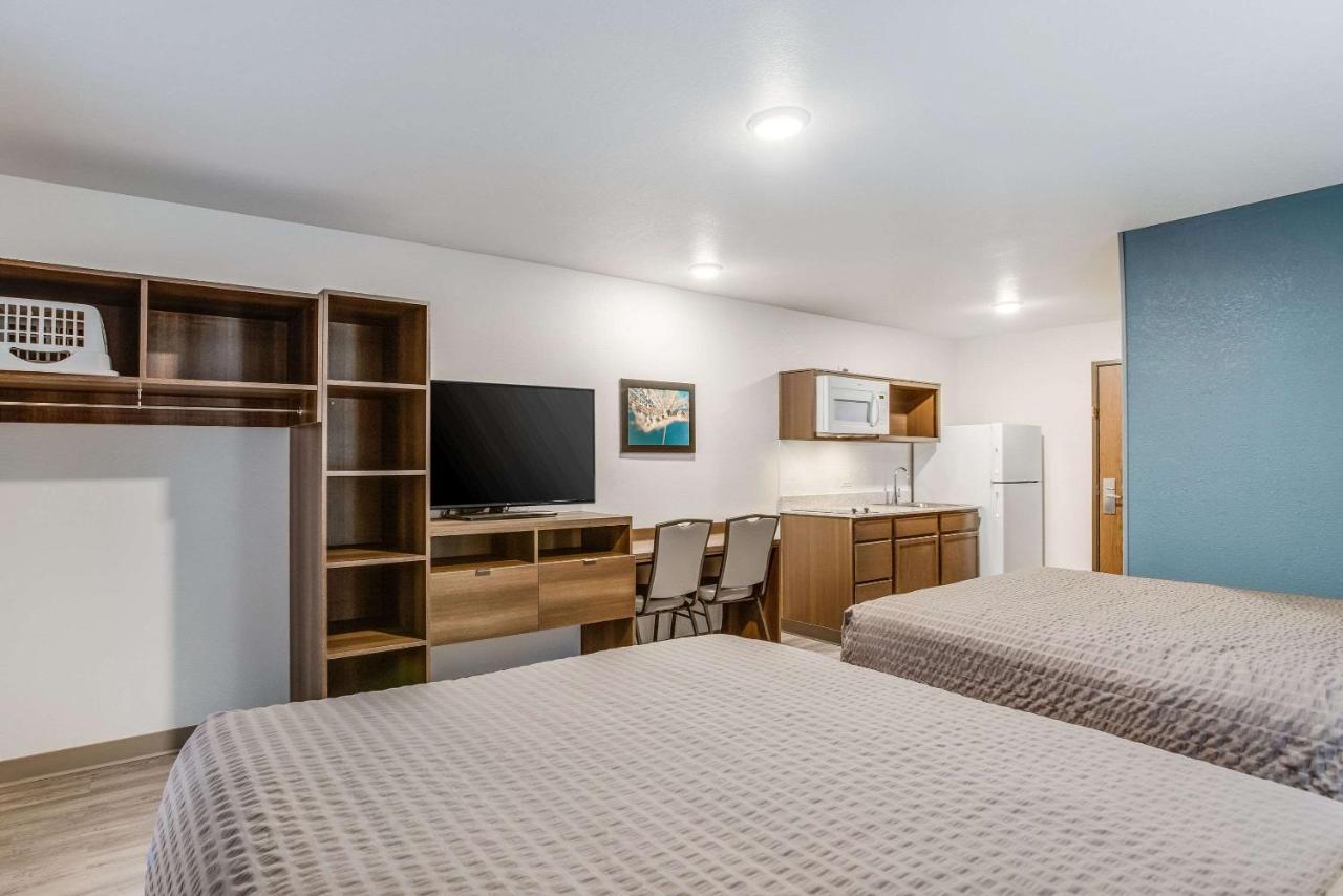 Woodspring Suites Detroit Farmington Hills Exterior photo