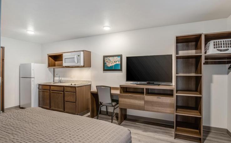 Woodspring Suites Detroit Farmington Hills Exterior photo